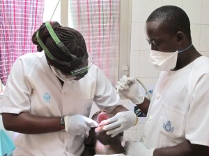 Isatu y Josua trabajando 21.03.13