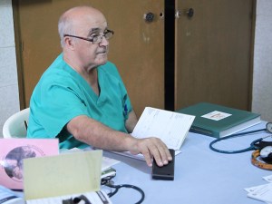 El Hno. Manuel entrevistado en La Voz de Galicia