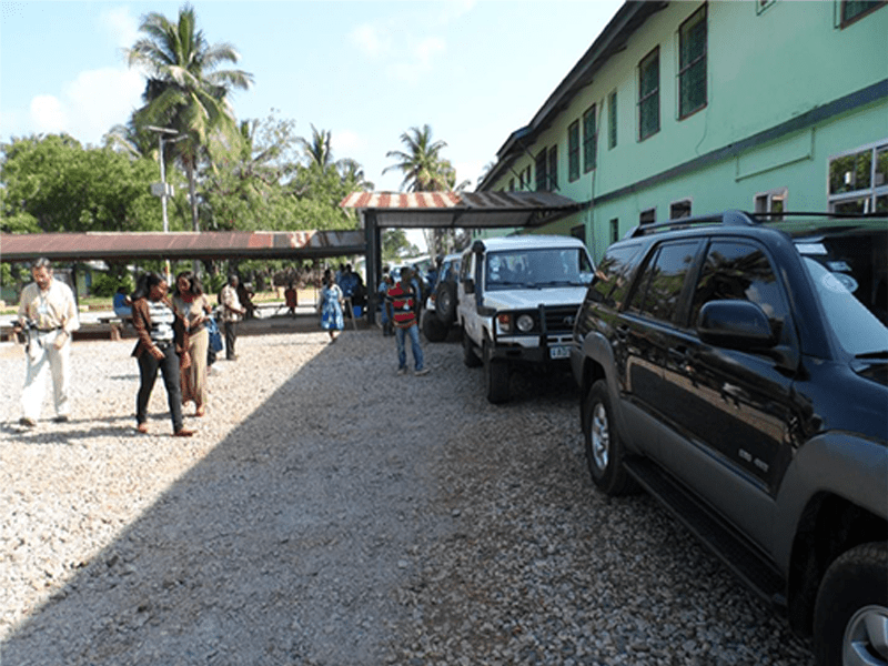 A PHILANTROPIST TEAM FROM FREETOWN JOINED THE HOSPITAL TO DISTRIBUTE FOOD AND OTHER ITEMS TO QUARANTINE FAMILIES