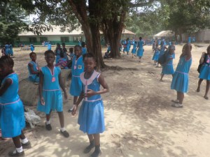 El día 14 de Abril se abrieron otra vez las escuelas en todo el país 