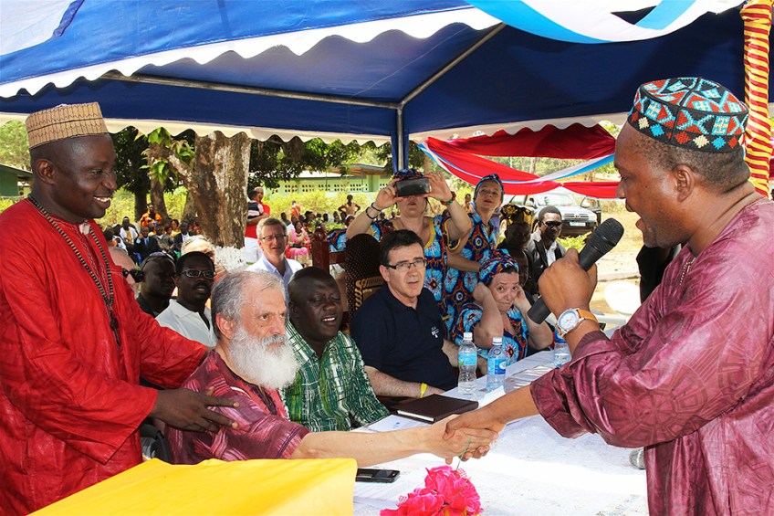 Momento del nombramiento durante el acto de graduación de las nueva enfermeras