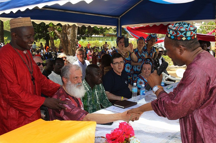 Momento del nombramiento durante el acto de graduación de las nueva enfermeras