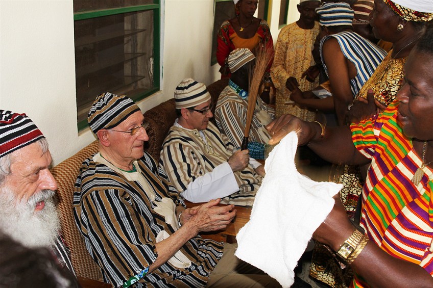 Ceremonia de entronización por vía tradicional