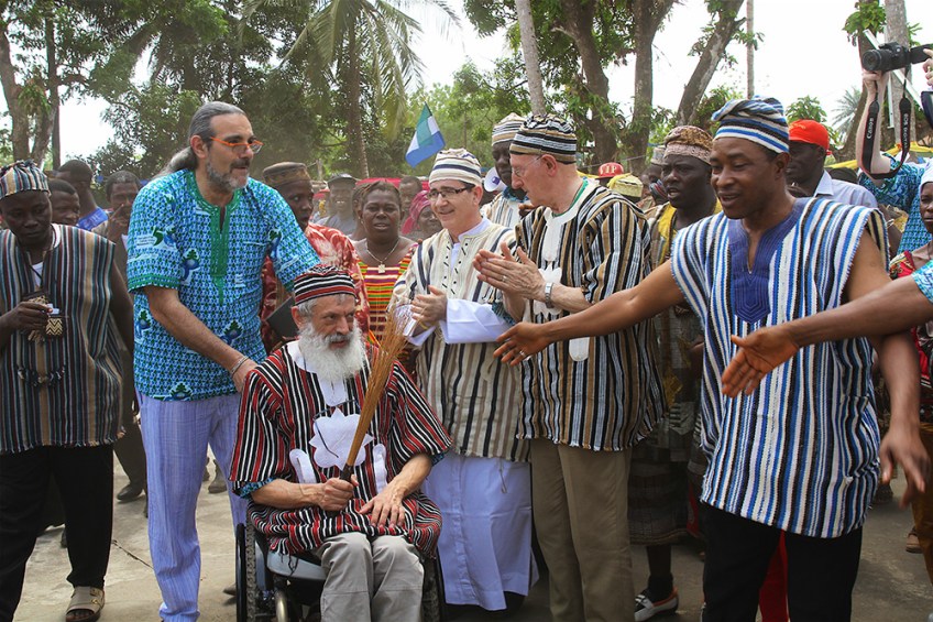 Ceremonia de entronización por vía tradicional