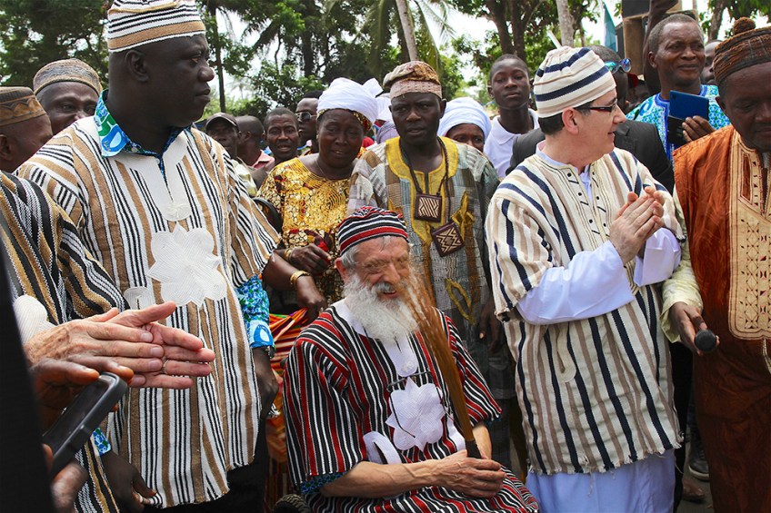 Ceremonia de entronización por vía tradicional