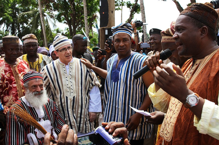 Ceremonia de entronización por vía tradicional