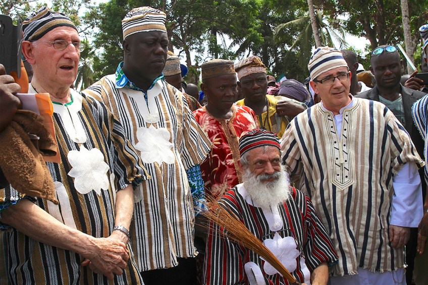 Ceremonia de entronización por vía tradicional