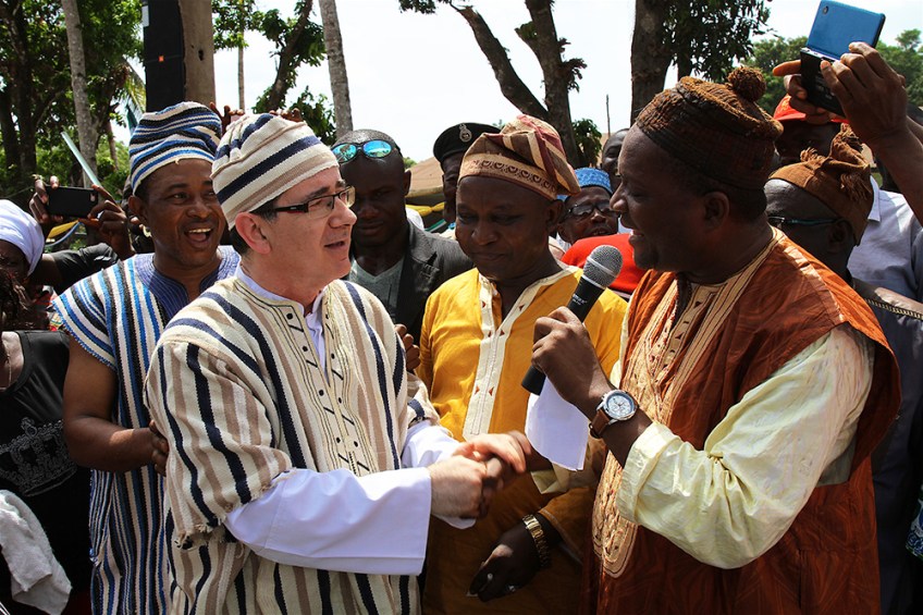 Ceremonia de entronización por vía tradicional