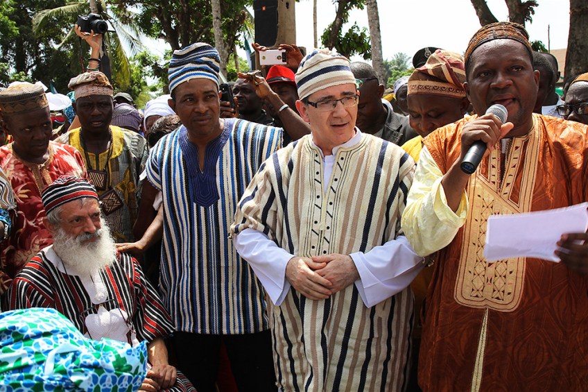 Ceremonia de entronización por vía tradicional