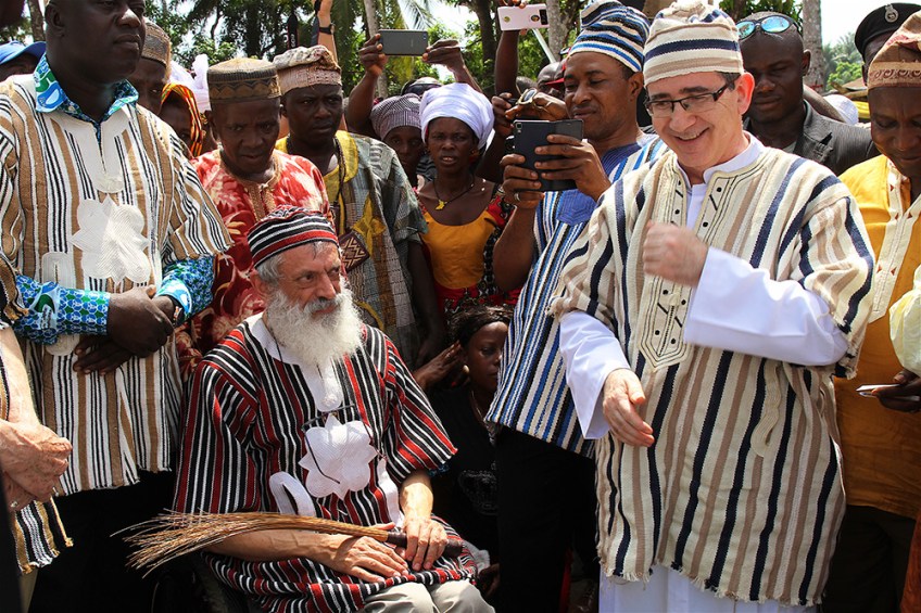 Ceremonia de entronización por vía tradicional