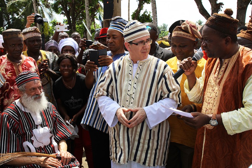 Ceremonia de entronización por vía tradicional