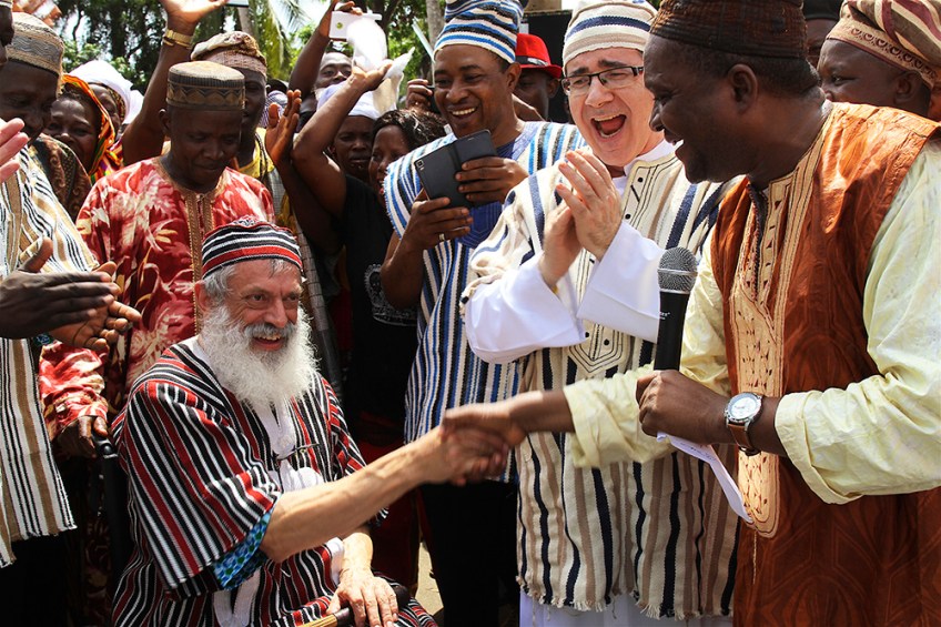 Ceremonia de entronización por vía tradicional