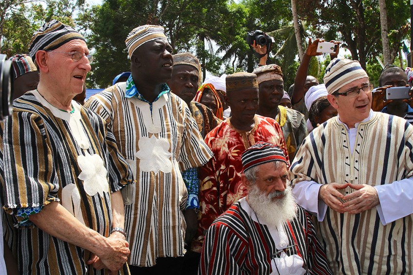 Ceremonia de entronización por vía tradicional