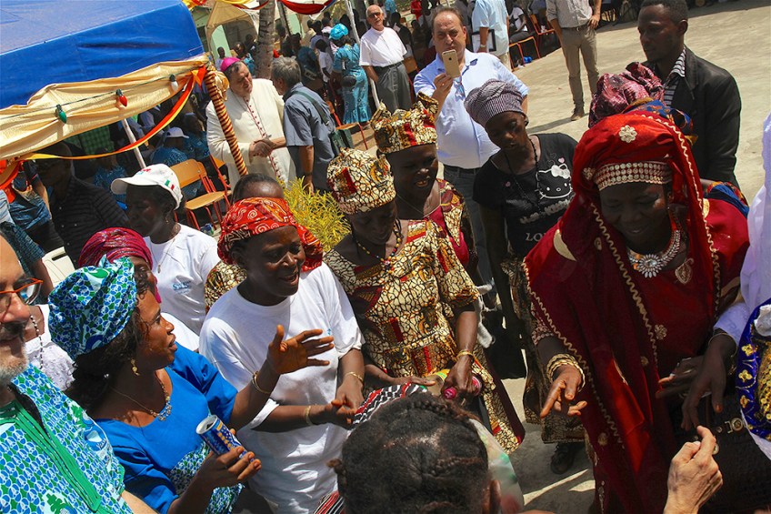 Ceremonia de entronización por vía tradicional