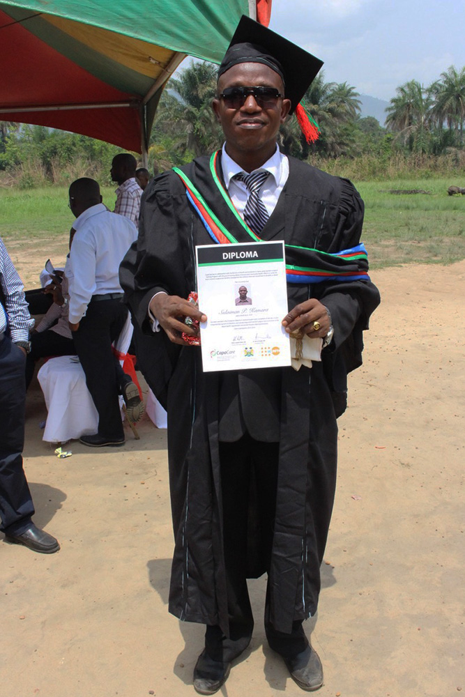 Graduación de Sulaiman P. Kamara.