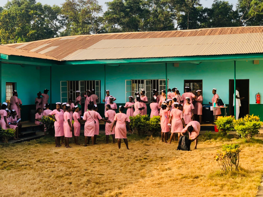 Primera promoción de estudiantes de enfermería SRN