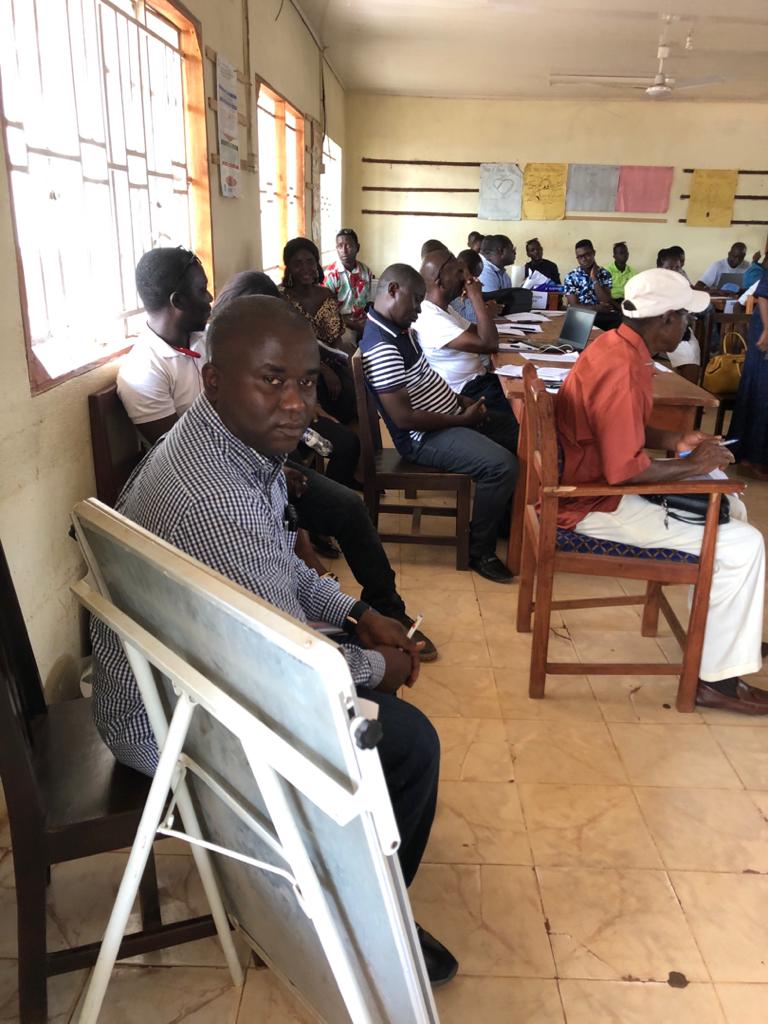 Reunión de todos los responsables de centros de salud del distrito de Port Loko