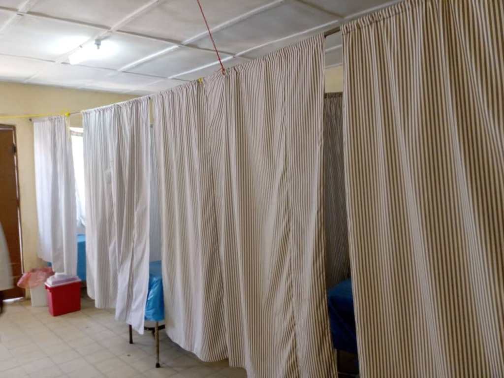 Preparativos en el Sanit John Catholic Hospital de Mabesseneh ante la posible escalada de la pandemia por Covid-19