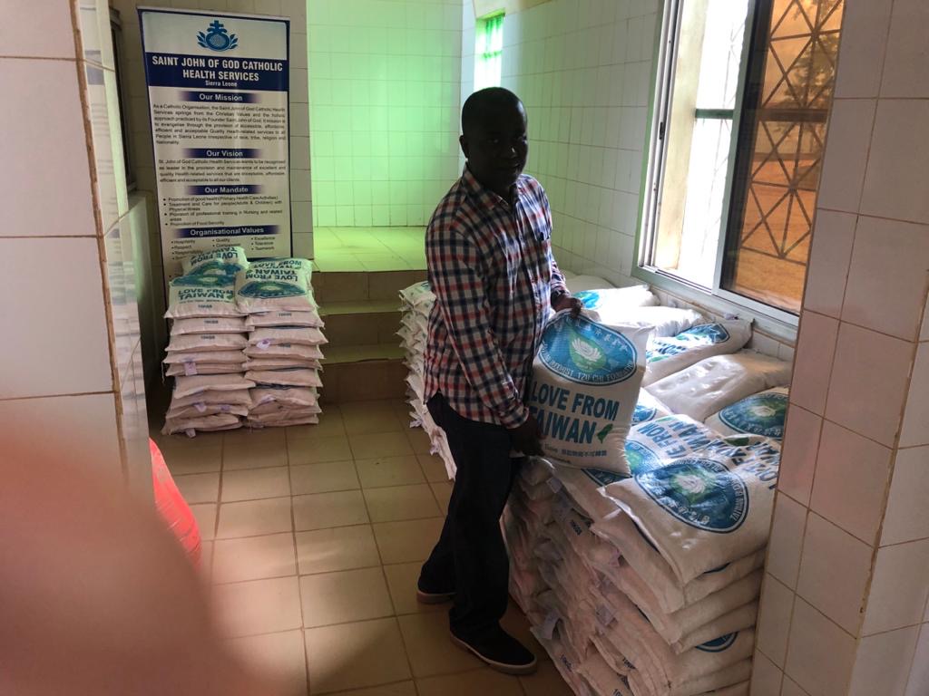 480 Bags of 10 kg of rice from Healey Foundation