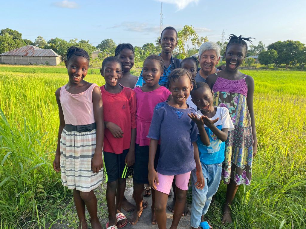 Niños de los poblados cercanos al hospital de Mabesseneh