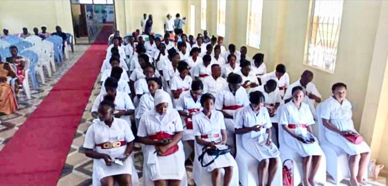 Graduación de 49 enfermeras estatales registradas